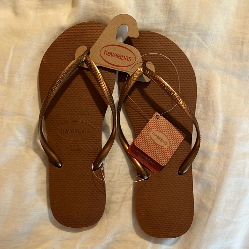Copper colored Havaianas size US 11/12W NWT